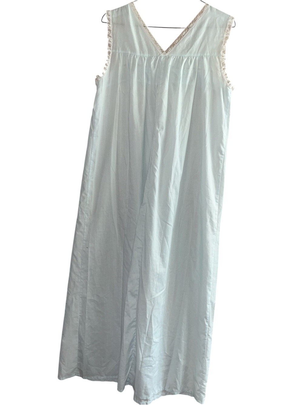 Vintage nightgown with floral detail and lace. Size L/XL.